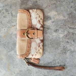 🤍🤎 Coach Outlet Wristlet 🤎🤍